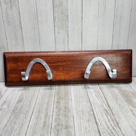 VTG Wooden Indian Metal Hanging Coat Key Hook Wall Mounted 4 Holder Horseshoe - Picture 1 of 6
